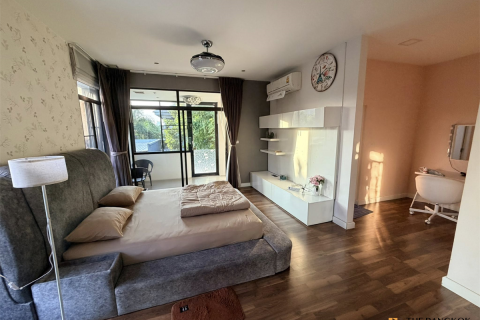 House in Bangkok, Thailand 4 bedrooms № 189350