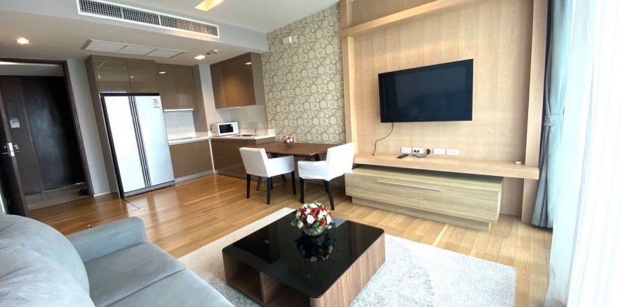 Condo in Khlong Toei, Bangkok, Thailand, 2 bedrooms  № 139270