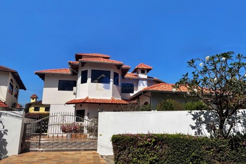 Maison à Pattaya, Thaïlande 5 chambres № 196053