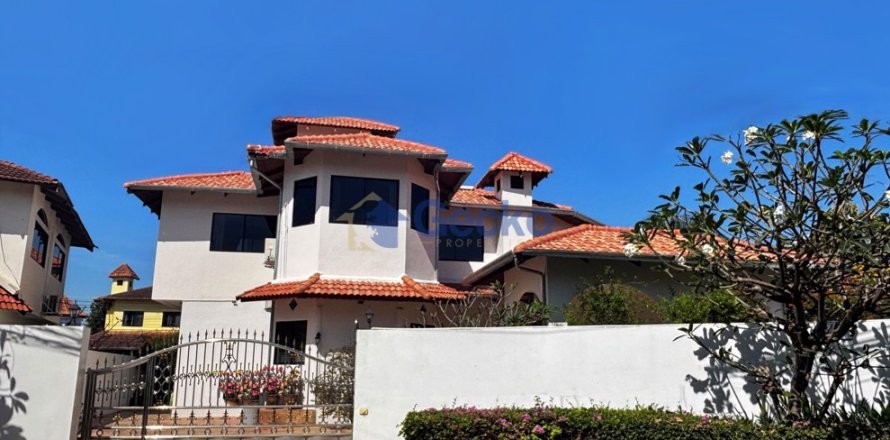 Maison à Pattaya, Thaïlande 5 chambres № 196053
