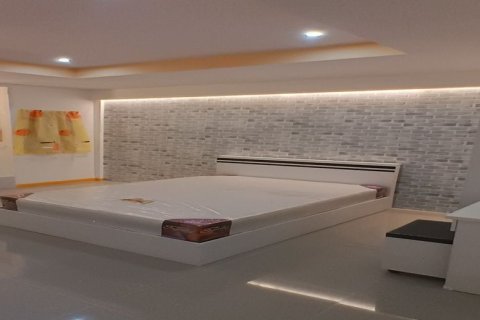 House in Pak Kret, Thailand 5 bedrooms № 160388 - photo 12