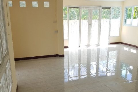 House in Pak Kret, Thailand 5 bedrooms № 160388 - photo 7