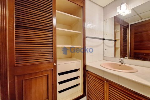 Condo in Pattaya, Thailand, 3 bedrooms № 196513 - photo 8