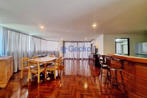 Condo in Pattaya, Thailand, 3 bedrooms № 196513 - photo 17