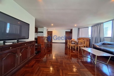 Condo in Pattaya, Thailand, 3 bedrooms № 196513 - photo 3