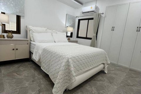 House in Phuket, Thailand 4 bedrooms № 137399 - photo 15