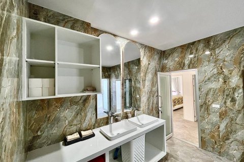 House in Phuket, Thailand 4 bedrooms № 137399 - photo 6