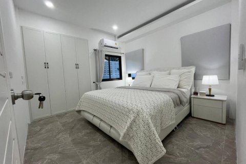 House in Phuket, Thailand 4 bedrooms № 137399 - photo 14