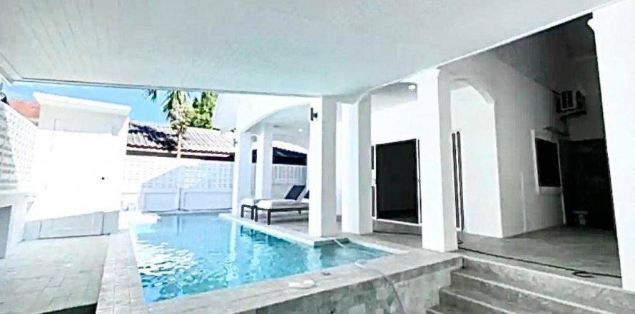House in Phuket, Thailand 4 bedrooms № 137399