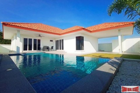Villa in Hua Hin, Thailand 2 bedrooms № 194138 - photo 1