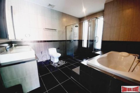 Villa in Pattaya, Thailand 4 bedrooms № 194137 - photo 5