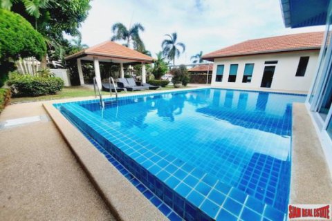 Villa in Pattaya, Thailand 4 bedrooms № 194137