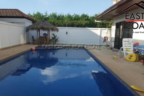 Casa de 4 dormitorios en Pattaya, Tailandia № 213518 - foto 5