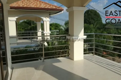 Casa de 4 dormitorios en Pattaya, Tailandia № 213518 - foto 18