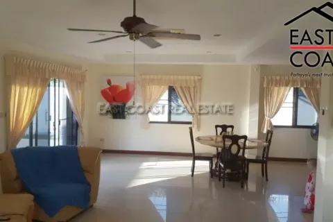 Casa de 4 dormitorios en Pattaya, Tailandia № 213518 - foto 12