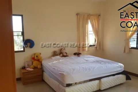 Casa de 4 dormitorios en Pattaya, Tailandia № 213518 - foto 19