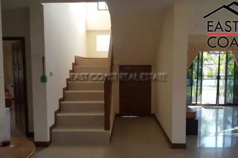 Casa de 4 dormitorios en Pattaya, Tailandia № 213518 - foto 16