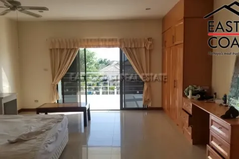 Casa de 4 dormitorios en Pattaya, Tailandia № 213518 - foto 17