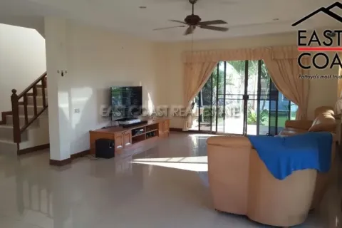 Casa de 4 dormitorios en Pattaya, Tailandia № 213518 - foto 11