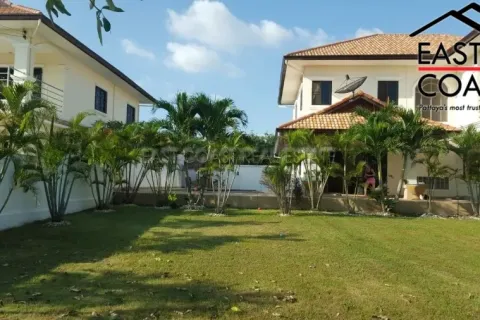 Casa de 4 dormitorios en Pattaya, Tailandia № 213518 - foto 7