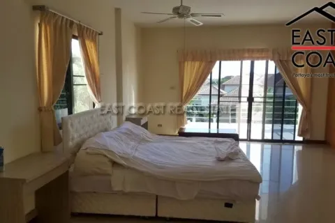 Casa de 4 dormitorios en Pattaya, Tailandia № 213518 - foto 6