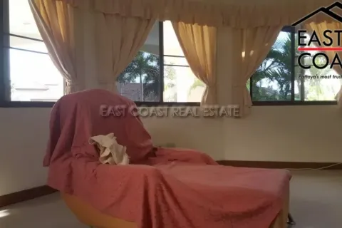 Casa de 4 dormitorios en Pattaya, Tailandia № 213518 - foto 15