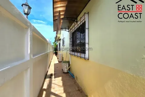 Casa de 3 dormitorios en Pattaya, Tailandia № 213515 - foto 11