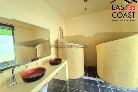 Casa de 4 dormitorios en Pattaya, Tailandia № 213516 - foto 14