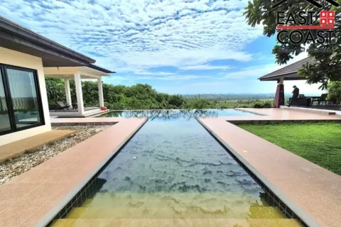 Casa de 4 dormitorios en Pattaya, Tailandia № 213516 - foto 6