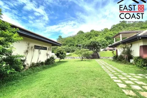 Casa de 4 dormitorios en Pattaya, Tailandia № 213516 - foto 9