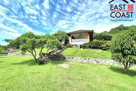Casa de 4 dormitorios en Pattaya, Tailandia № 213516 - foto 3