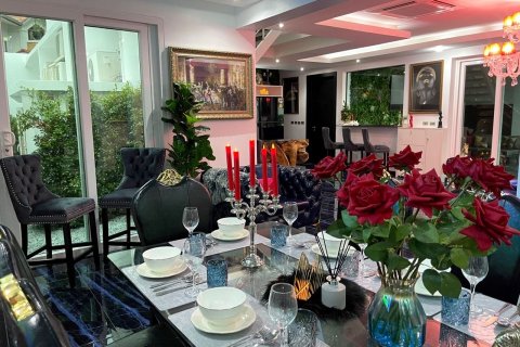 Villa à Pattaya, Thaïlande 8 chambres № 163137 - photo 20