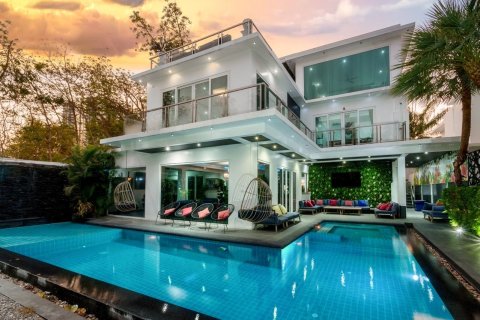 Villa à Pattaya, Thaïlande 8 chambres № 163137