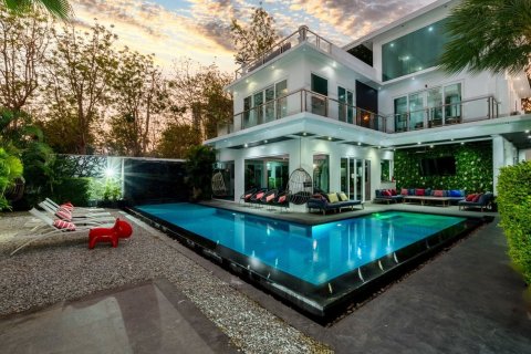 Villa à Pattaya, Thaïlande 8 chambres № 163137 - photo 6