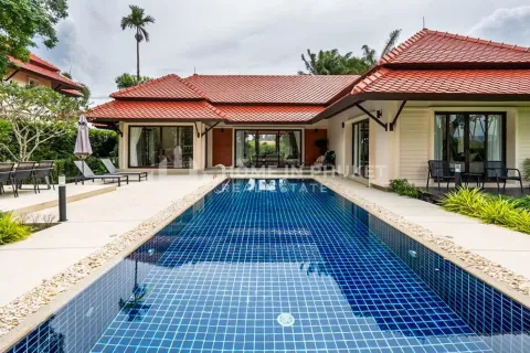 House in Phuket, Thailand 3 bedrooms № 146660 - photo 1