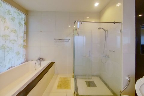 Studio in the Condo in Pathum Wan, Bangkok, Thailand  № 136477 - photo 9