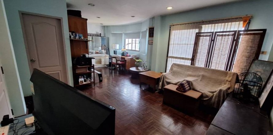 House in Bangkok, Thailand 5 bedrooms № 134635