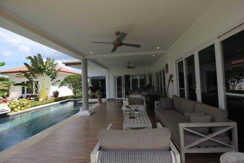 Villa in Hua Hin, Thailand 4 Schlafzimmer № 221881 - Foto 8