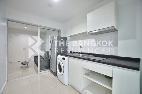 Condo in Bangkok, Thailand, 1 bedroom № 184292 - photo 4