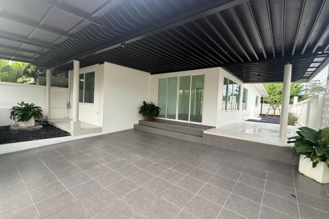 Таунхаус в Паклоке, Таиланд с 3 спальнями  № 147377 - фото 8