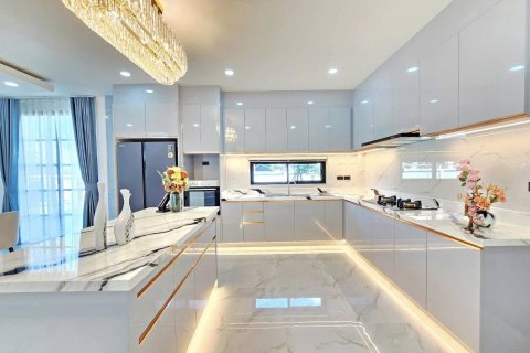 House in Bang Lamung, Thailand 4 bedrooms № 162871 - photo 7