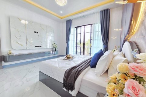 House in Bang Lamung, Thailand 4 bedrooms № 162871 - photo 16