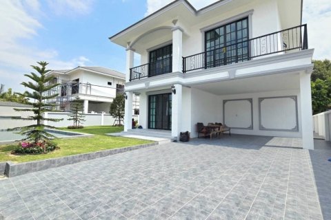 House in Bang Lamung, Thailand 4 bedrooms № 162871 - photo 2