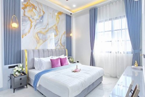 House in Bang Lamung, Thailand 4 bedrooms № 162871 - photo 11