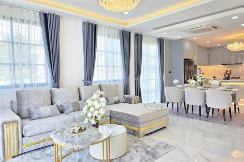 House in Bang Lamung, Thailand 4 bedrooms № 162871 - photo 4