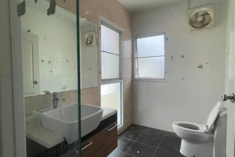 Haus in Samut Prakan, Thailand 4 Schlafzimmer № 218844 - Foto 7