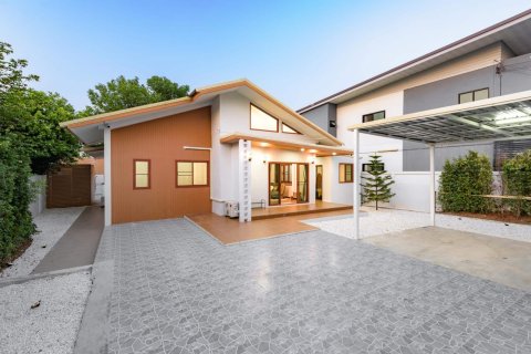 Villa in Chiang Mai, Thailand 4 bedrooms № 155396 - photo 1