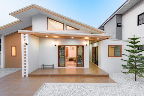 Villa in Chiang Mai, Thailand 4 bedrooms № 155396 - photo 9