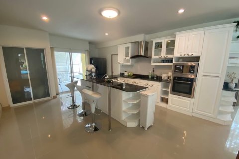 Villa in Chiang Mai, Thailand 4 bedrooms № 155398 - photo 19