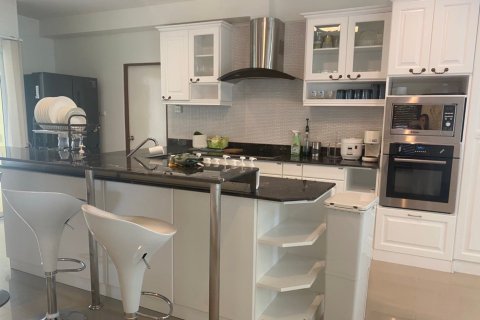 Villa in Chiang Mai, Thailand 4 bedrooms № 155398 - photo 9